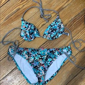 Roxy bikini set